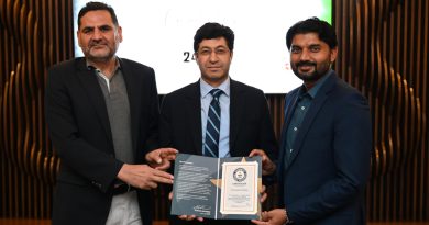 Consul General Receives Certificate for Participation in World’s Largest UAE Flag Made of Handprints