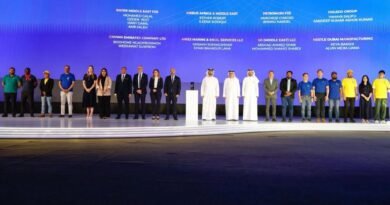 Mansoor bin Mohammed honours the winners of the sixth edition of the Taqdeer Award