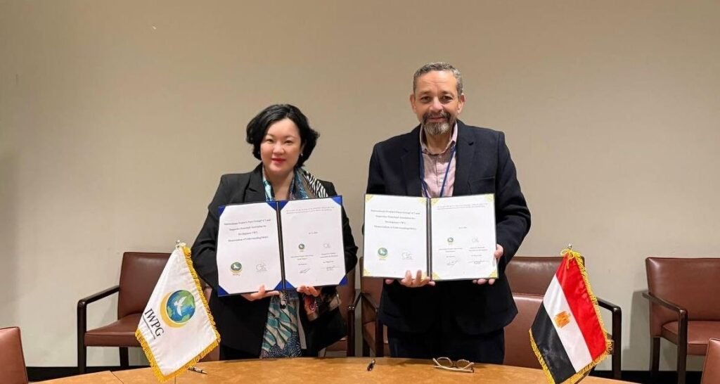 1.	Seunghee Yoo, Executive Secretary of IWPG Global Branch 2 (right), and Jeanne Kaadou, Representative of HDA, are conducting an MOU signing ceremony at the East Lounge inside the UN Headquarters in New York. Contact  
